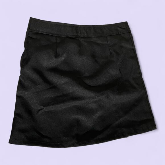 Women's Black Pleated Mini Skirt with Buckle Hardware - Picture 6 of 6